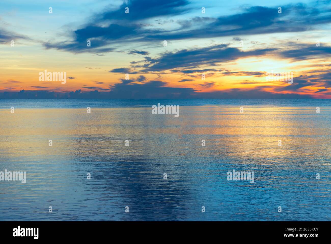 Sea water smooth surface hi-res stock photography and images - Alamy