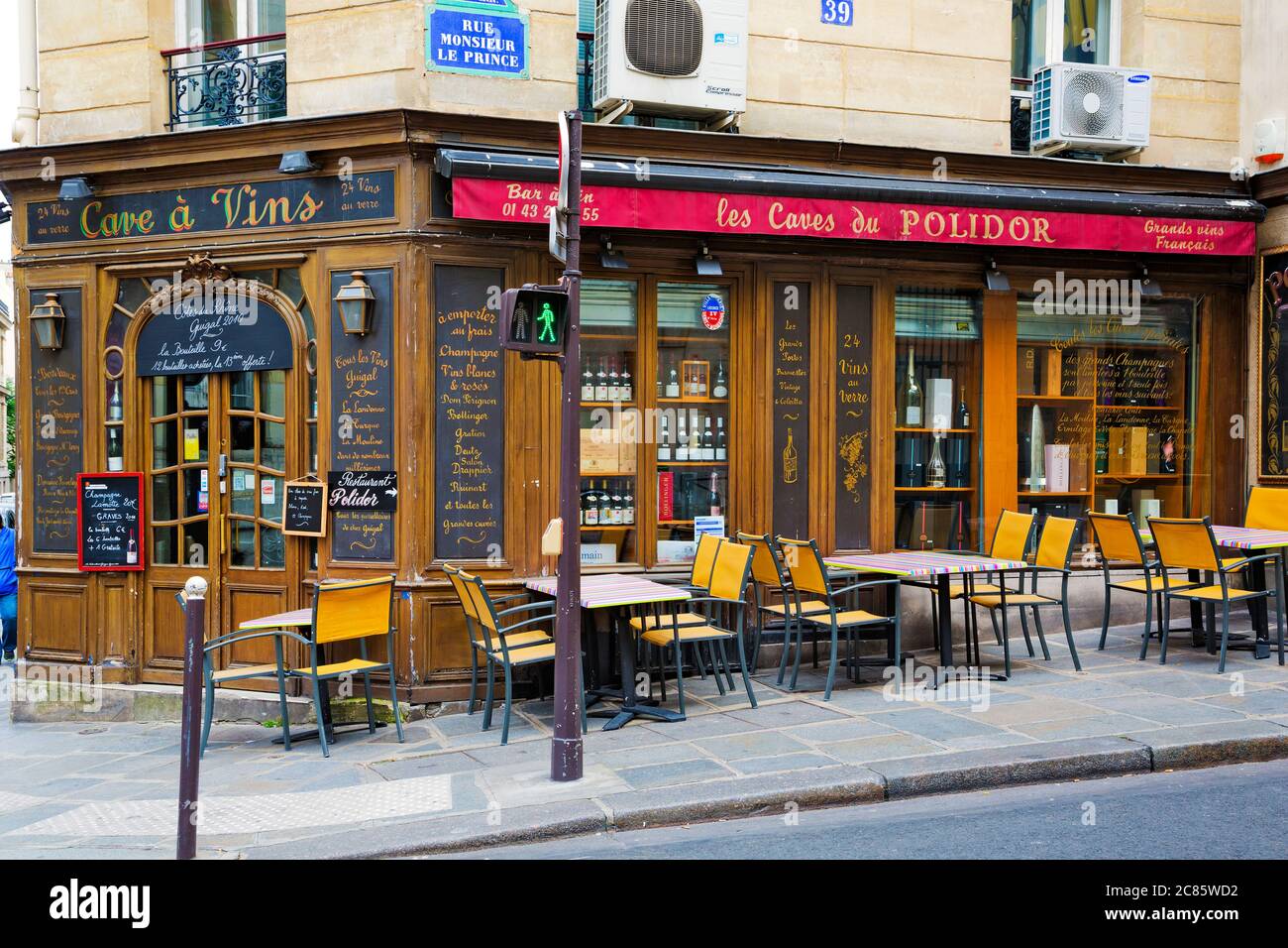 Paris french bar hi-res stock photography and images - Alamy