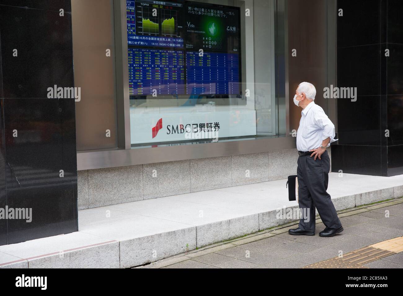 Tokyo, Japan. 21st July, 2020. A man looks at an electric screen which displays financial and stock exchange trading data at the SMBC Bank (Sumitomo Mitsui Banking Corporation) in Marunouchi, Chiyoda City, Tokyo. Credit: SOPA Images Limited/Alamy Live News Stock Photo
