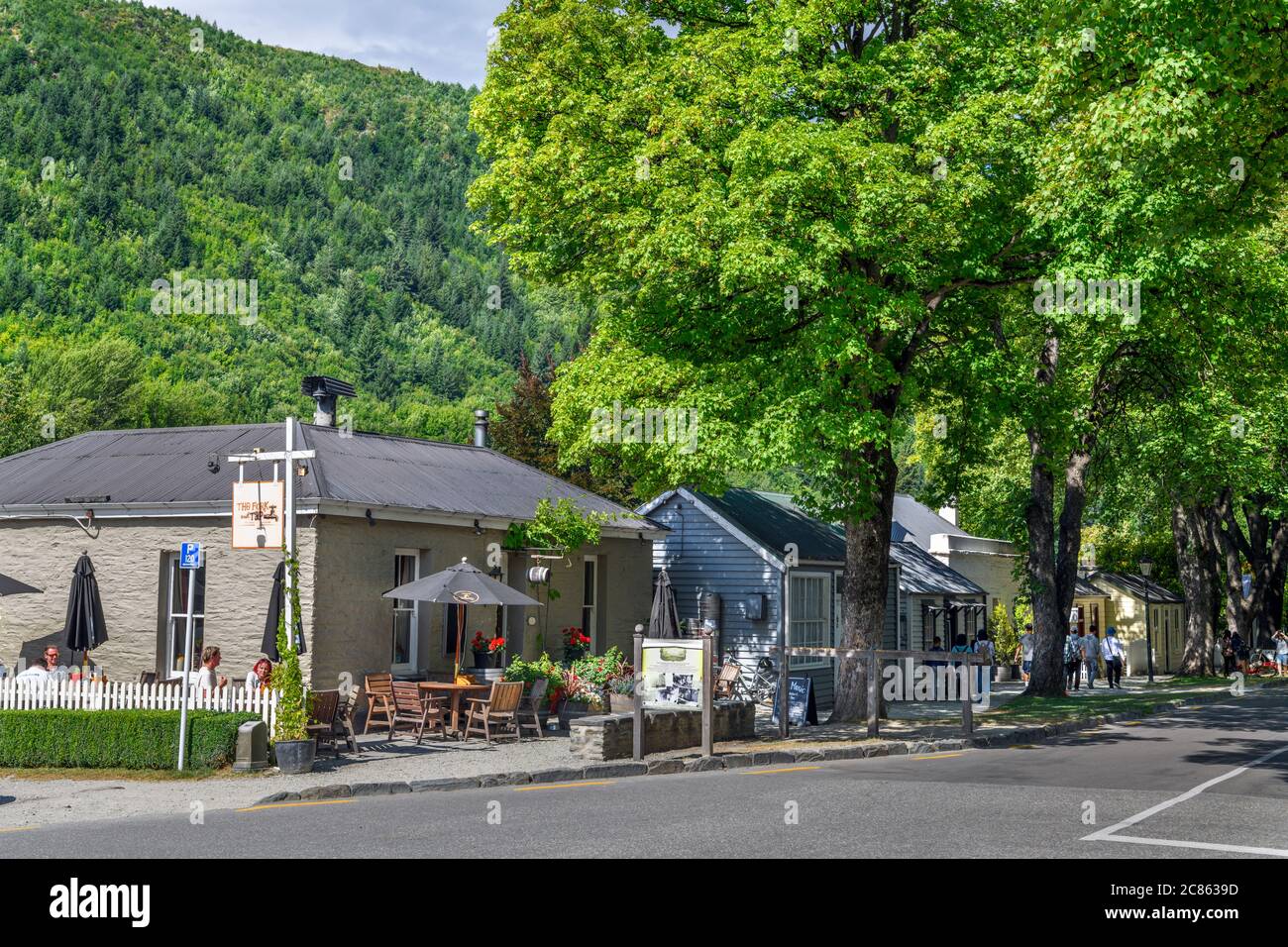 Cafe/bar in one of the historic miners' cottages on the Avenue of Trees, Arrowtown, Otago, New Zealand Stock Photo