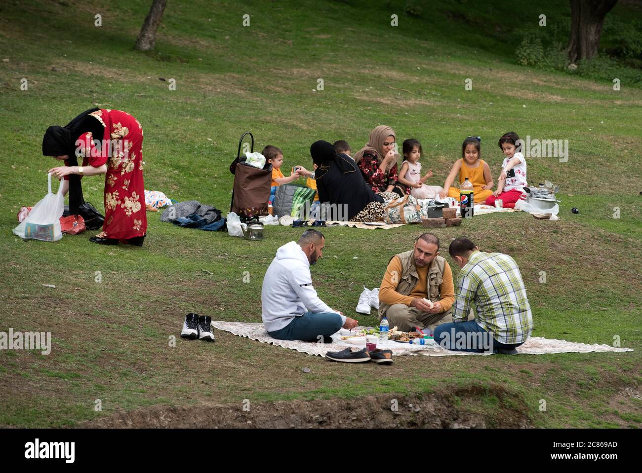 Kurdish family friends having a picnic  Carding Mill Valley, Shropshire, England Uk Stock Photo