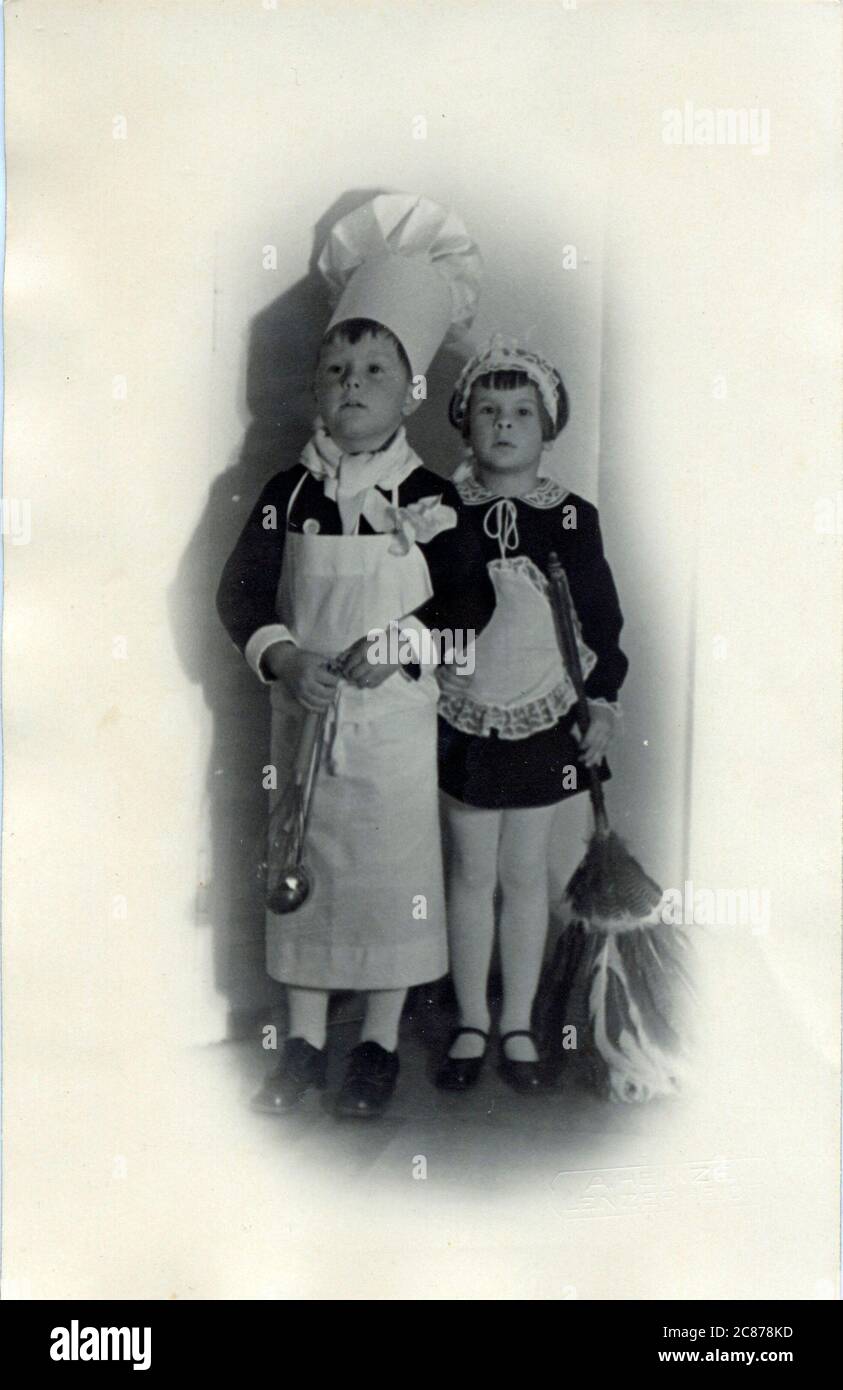 1920s Boy Girl High Resolution Stock Photography and Images - Alamy
