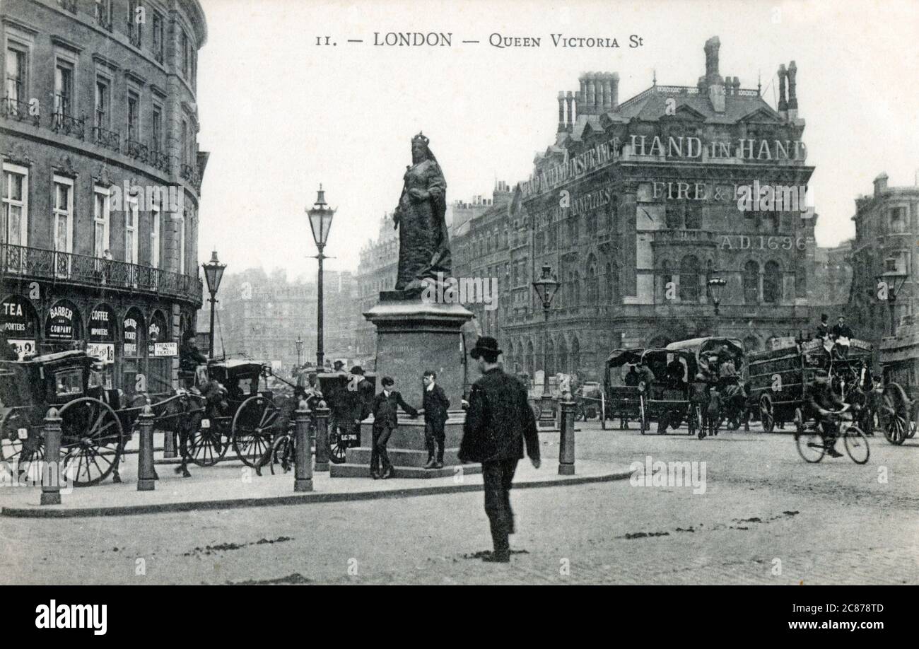 Statue of Queen Victoria - Queen Victoria Street, London - at the Northern end of Blackfriars Bridge. Stock Photo