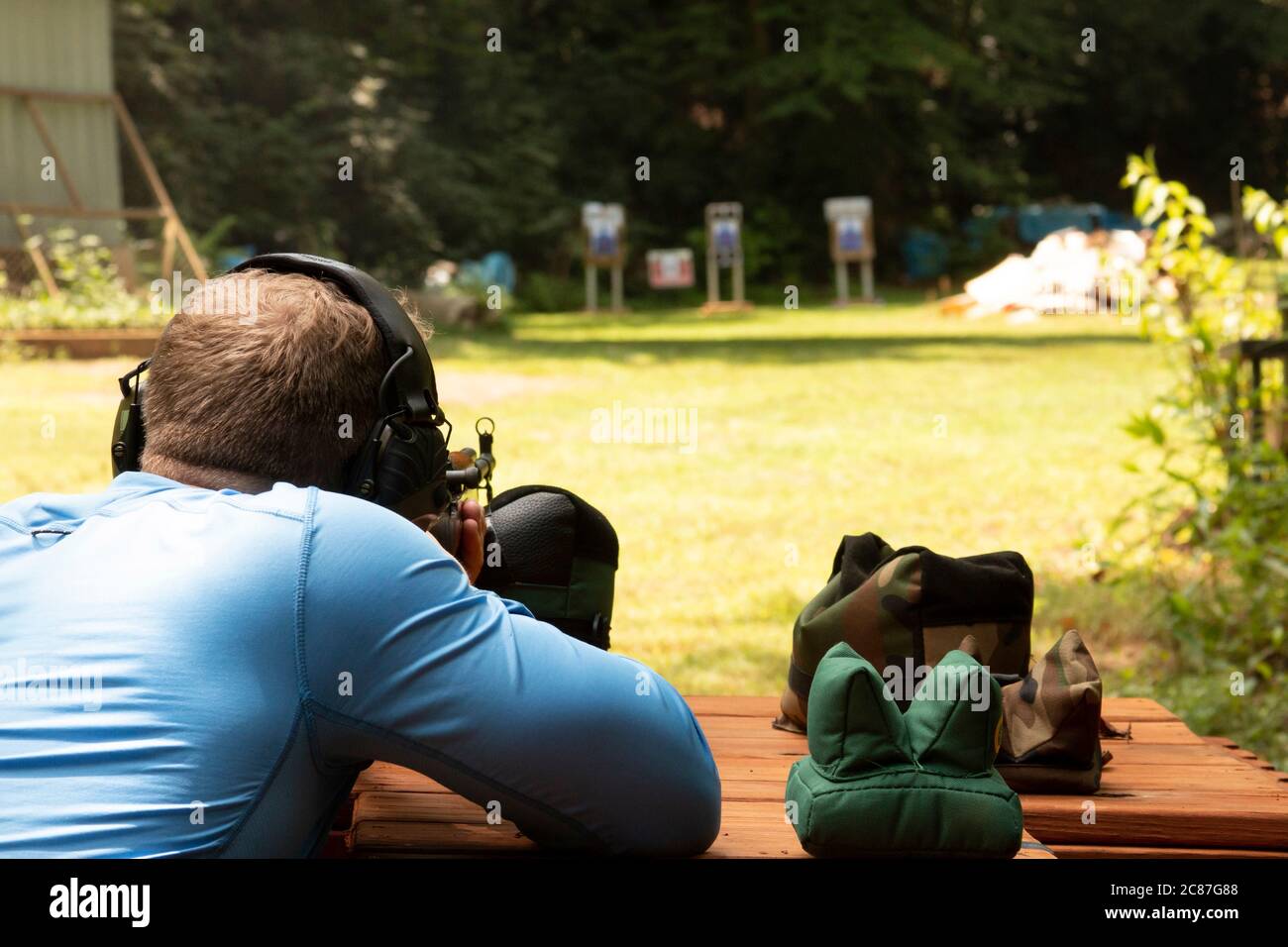 Man with rifle at shooting range Stock Photo Alamy