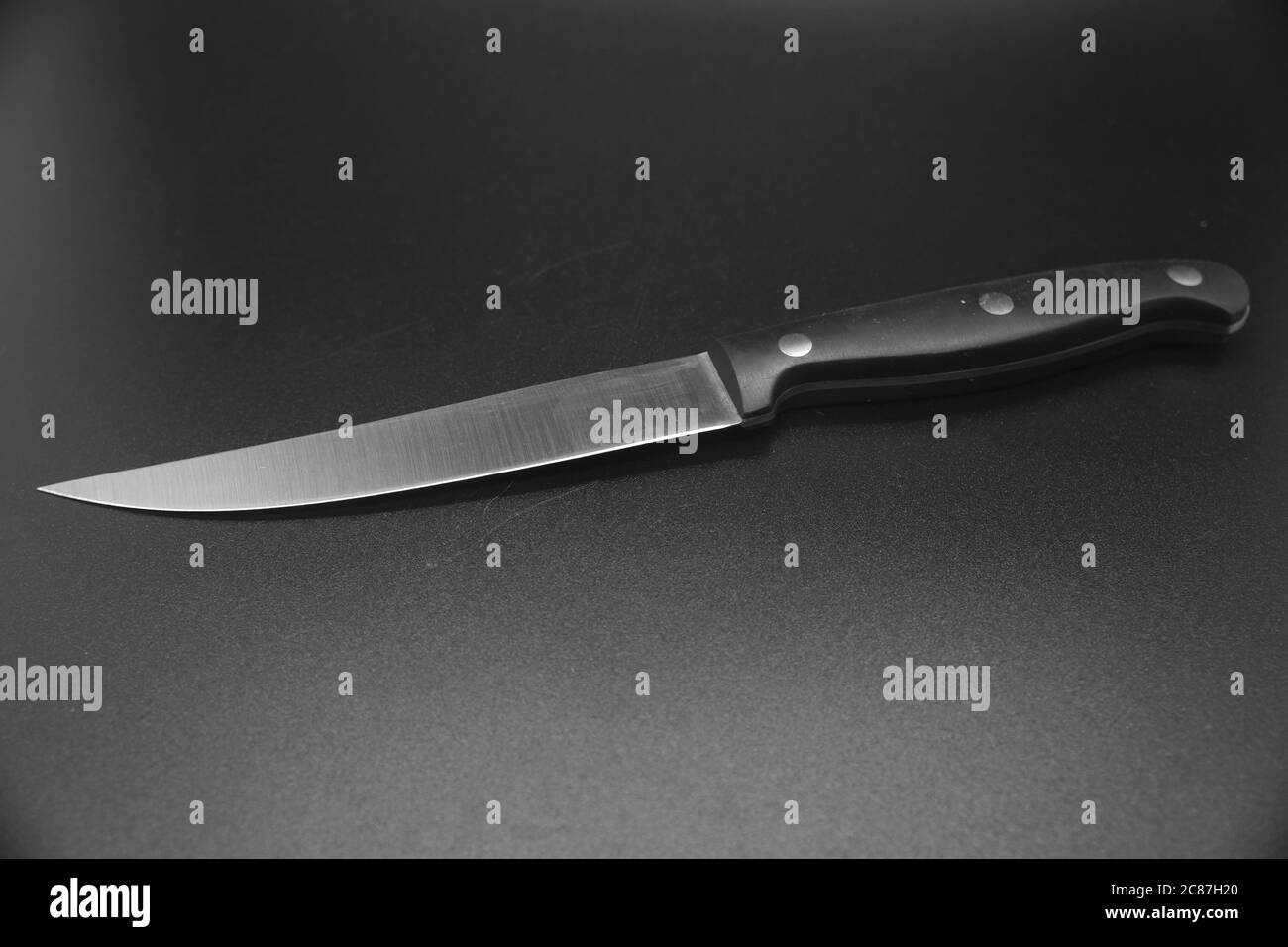 https://c8.alamy.com/comp/2C87H20/isolated-silver-steak-knife-with-black-handle-on-black-background-2C87H20.jpg