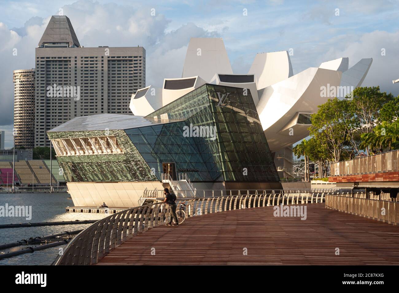 Louis vuitton marina bay store hi-res stock photography and images - Alamy