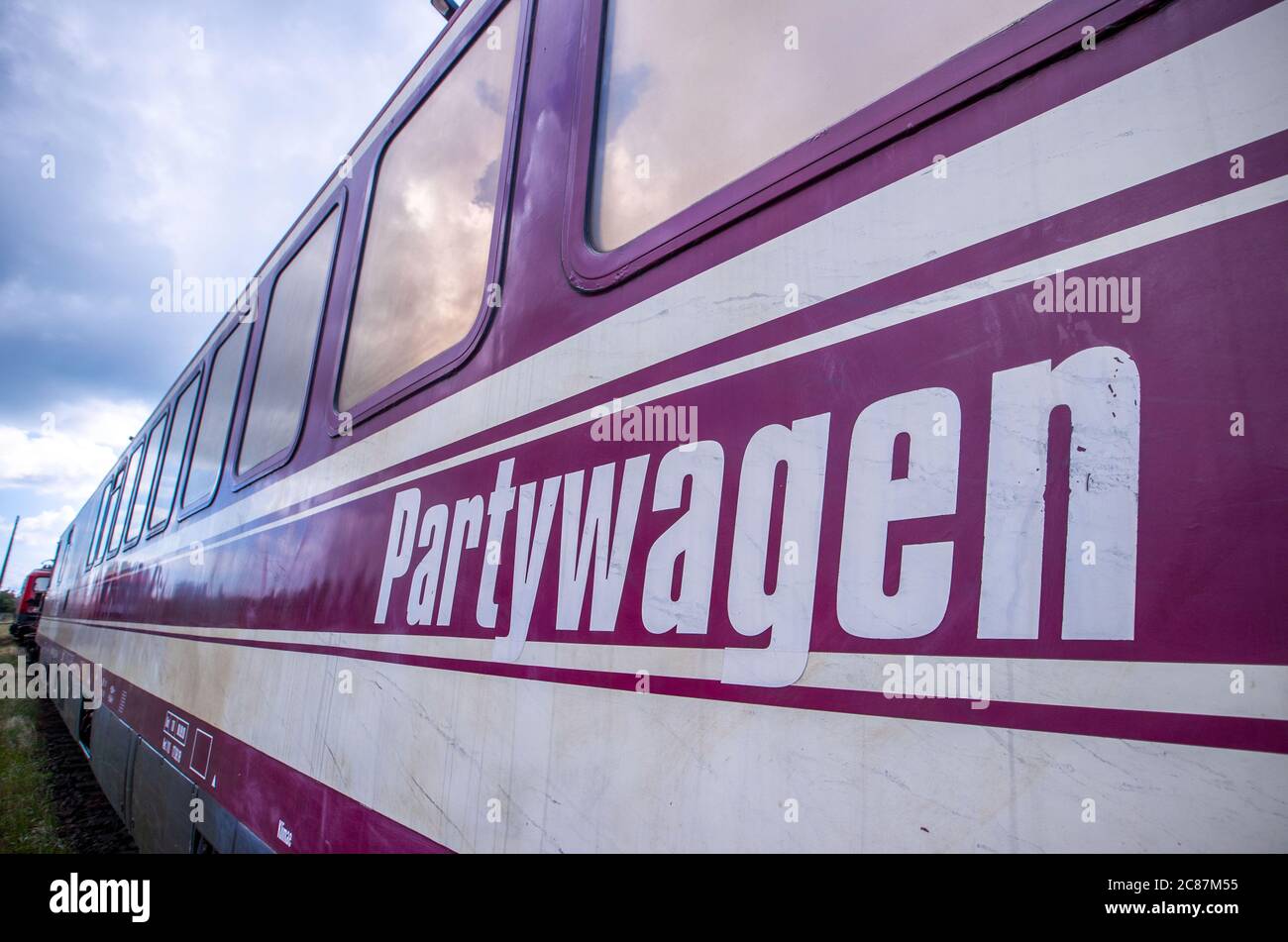 16 July 2020, Mecklenburg-Western Pomerania, Mukran: Under the open sky, a party car of the former luxury train Rheingold with the original interior of the 1960s is waiting to be reconditioned in the repair workshop of Baltic Port Services GmbH (BPS). In the workshop, rail vehicles were re-gauged in GDR times from the 1520 millimetre wide Russian broad gauge to the standard track used in the rest of Europe. The company, which was taken over in 2014 by today's company Enon, based in Putlitz, Brandenburg, reconditions old locomotives and railway wagons for use by private railway companies. Photo Stock Photo