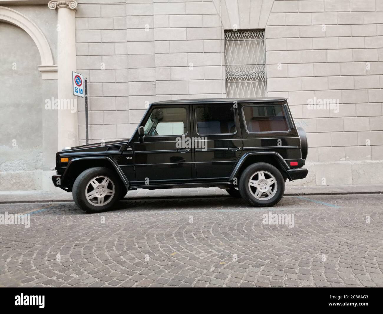 Mercedes jeep hires stock photography and images Alamy