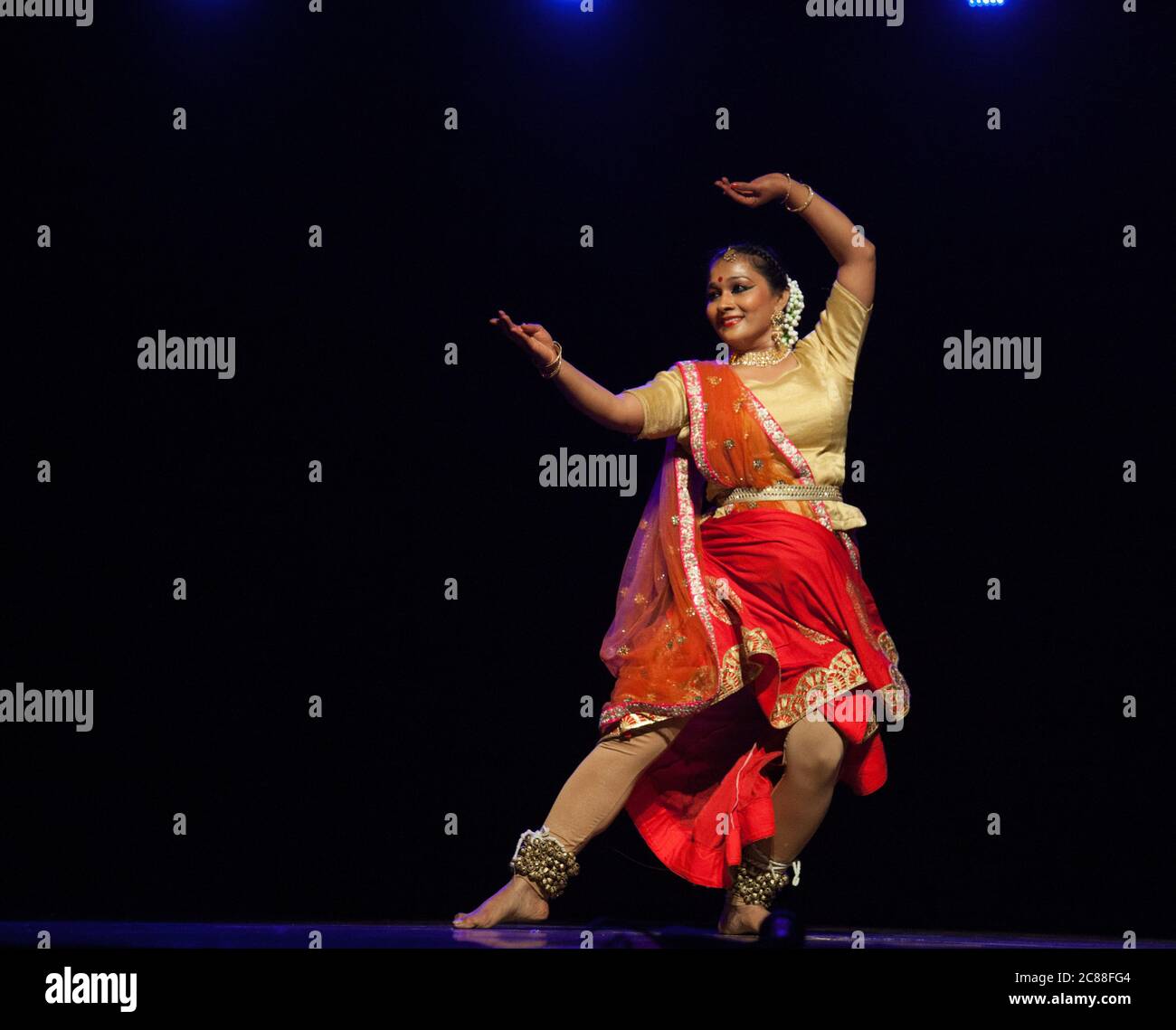 Kathak woman dancing india hi-res stock photography and images - Alamy