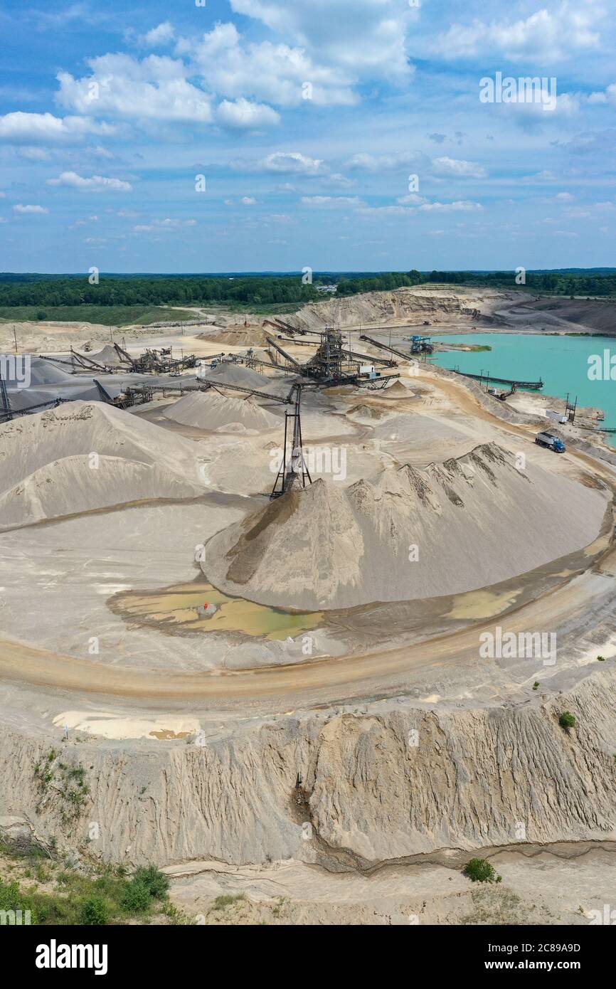 Davisburg, Michigan - Holly Sand and Gravel, an aggregate mining operation owned by the Edward C Levy Company. The company's products are used in road Stock Photo