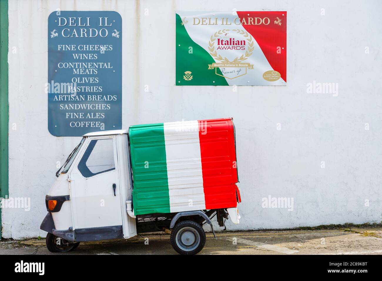 Largs, North Ayrshire, Scotland, UK. Deli Il Cardo café signs and a Piaggio Ape 50 delivery van painted with the colours of the Italian National Flag Stock Photo