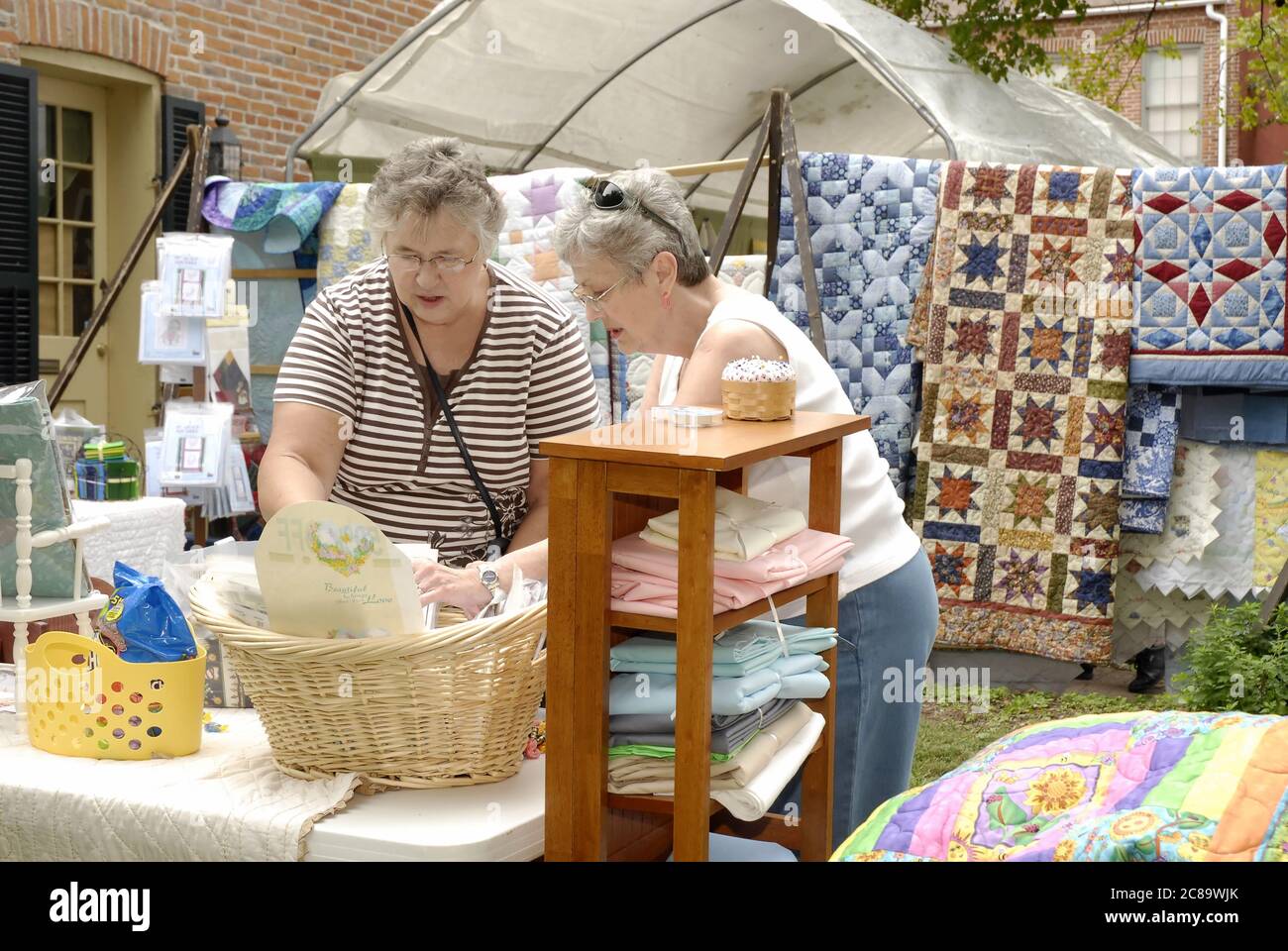 Hand made quilts hi-res stock photography and images - Alamy
