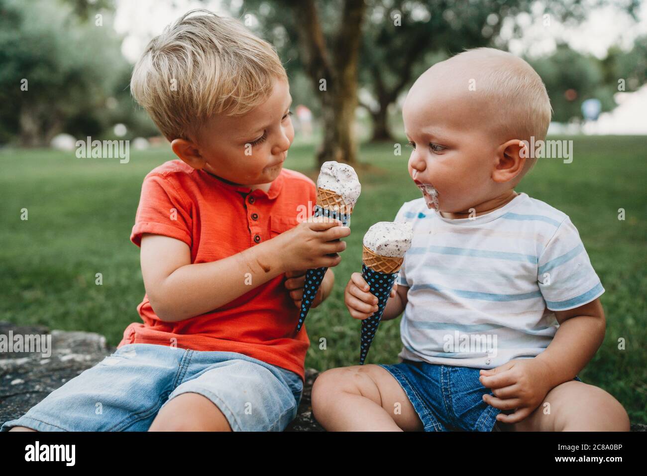 Children looking at ice cream hires stock photography and images Alamy