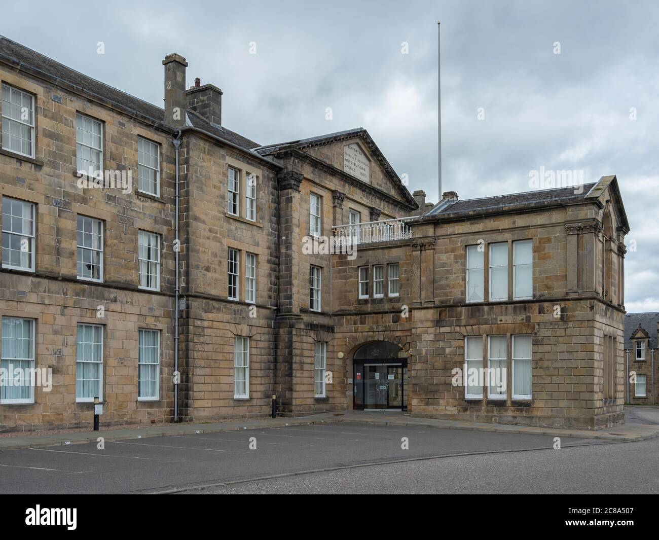 Side view of the front entrance to UHI Executive Office in the former Royal Northern Infirmary building, Ness Walk, Inverness Stock Photo