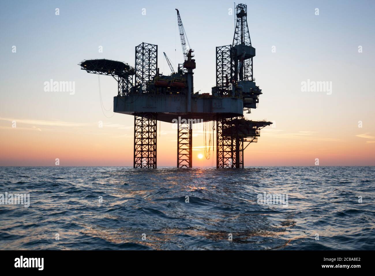 Crane platform oil rig time hi-res stock photography and images - Alamy