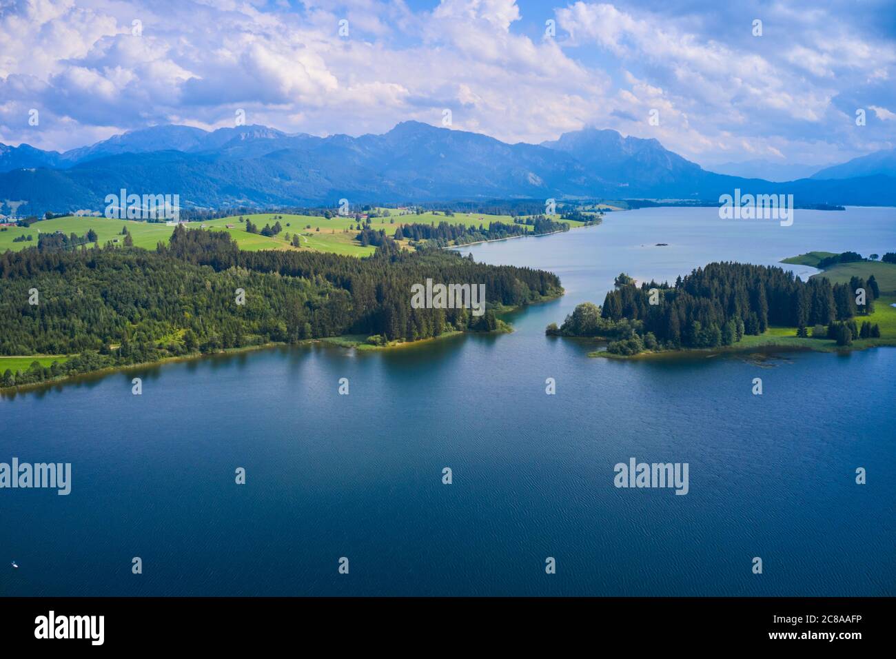 Fuessen, Germany, July 22, 2020.  Tourists swimming and relaxing at lake Illasbergsee near Forggensee  © Peter Schatz / Alamy Live News Stock Photo