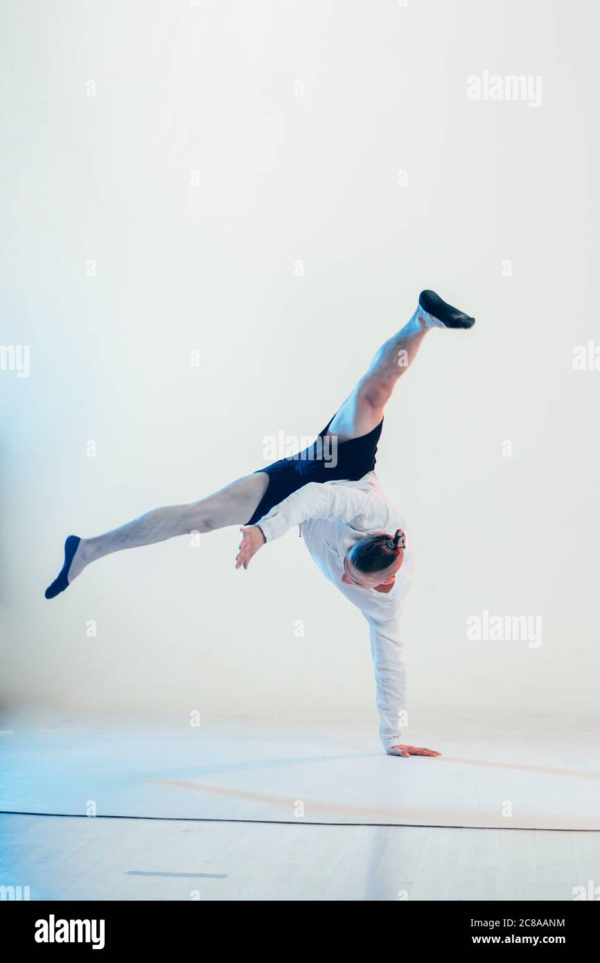 Young hip hop dancer posing at studio Stock Photo - Alamy