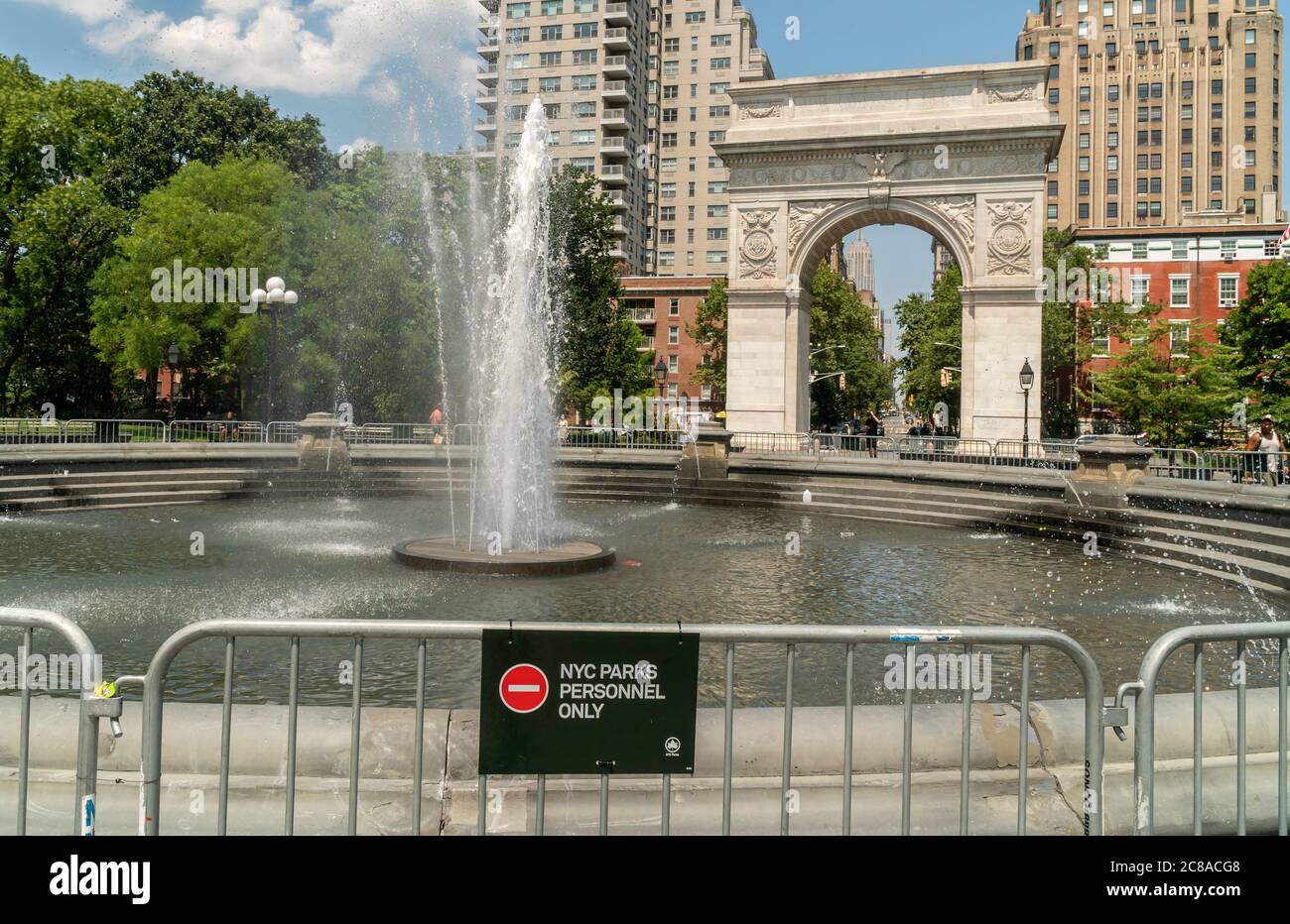 Despite the excessive heat the Washington Square Park fountain remains closed to frolicking, in Greenwich Village in New York on Sunday, July 19, 2020. The city is suffering through min-90s temperatures with Monday’s expected “real-feel” temperature passing 100 degrees. . (© Richard B. Levine) Stock Photo