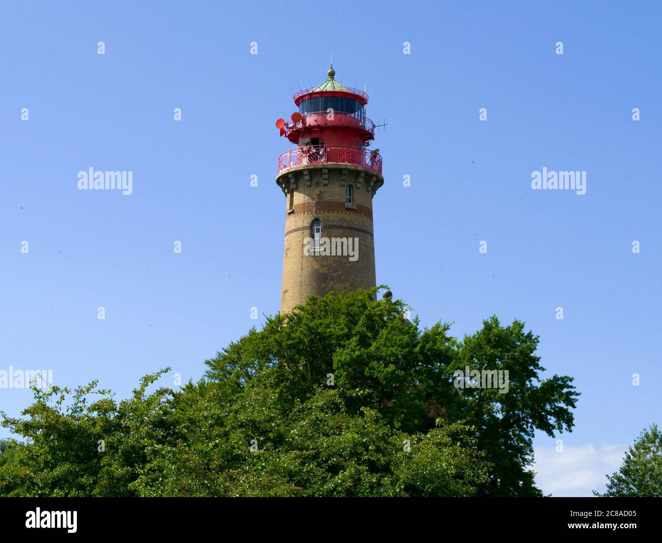 Der Leuchtturm bzw. Peilturm auf Rügen am Kap Arkona (Cape Arkona) dem nördlichsten Punkt auf der Insel Rügen, ein sehr beliebtes Urlaubsziel Stock Photo