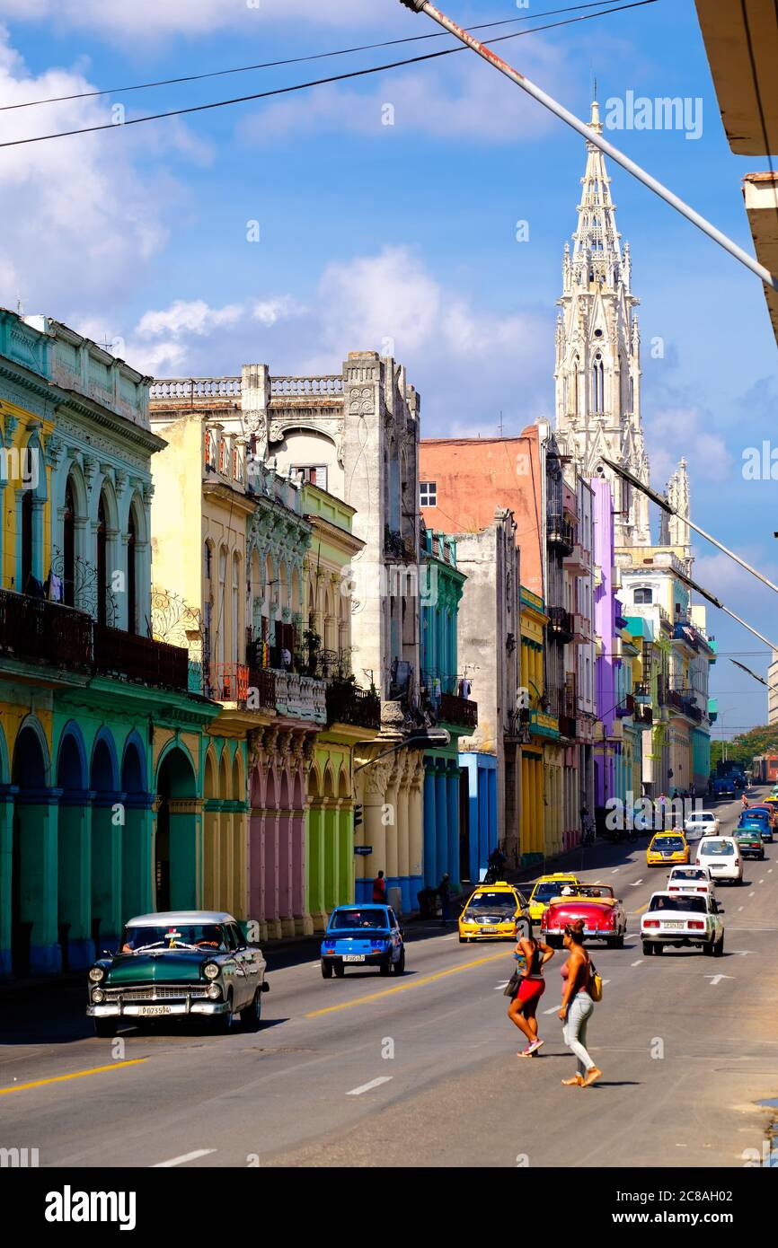 Street scene with old classic cars and colorful buildings in Havana ...
