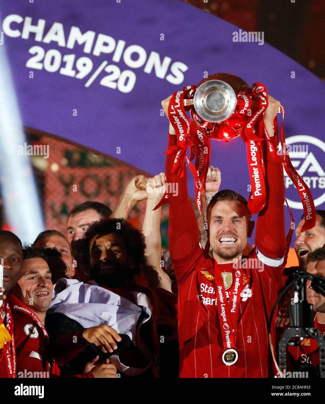Liverpool players celebrate as Jordan Henderson lifts the Premier League  trophy after the Premier League match at Anfield, Liverpool Stock Photo -  Alamy