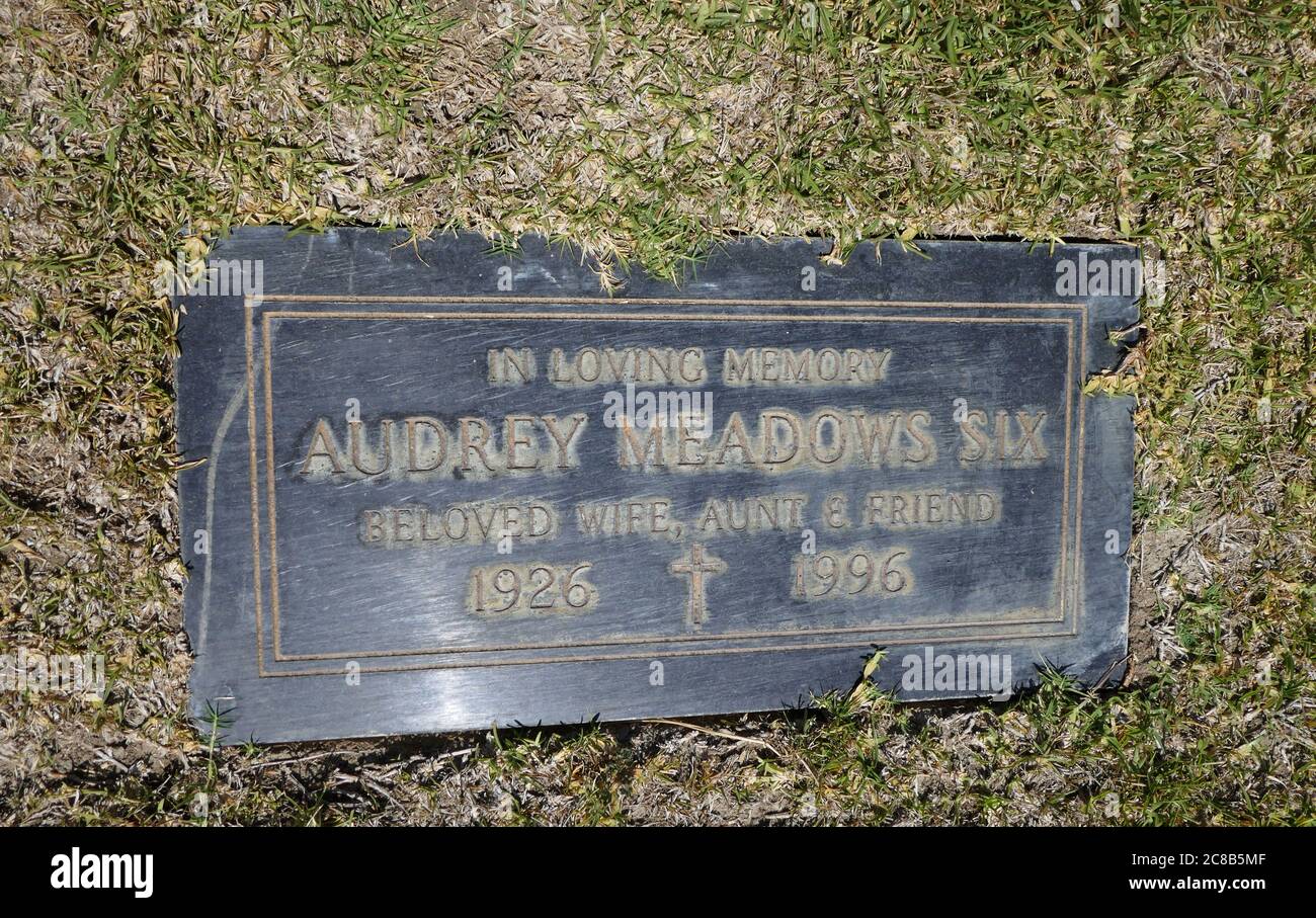 Audrey meadows hi-res stock photography and images - Alamy