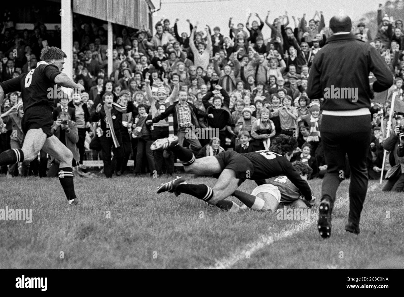 Llanelli RFC winger Mark Jones scoring the opening try in their game against the touring New Zealand All Blacks at Stradey Park, Llanelli, Wales on 21 October 1980. Stock Photo