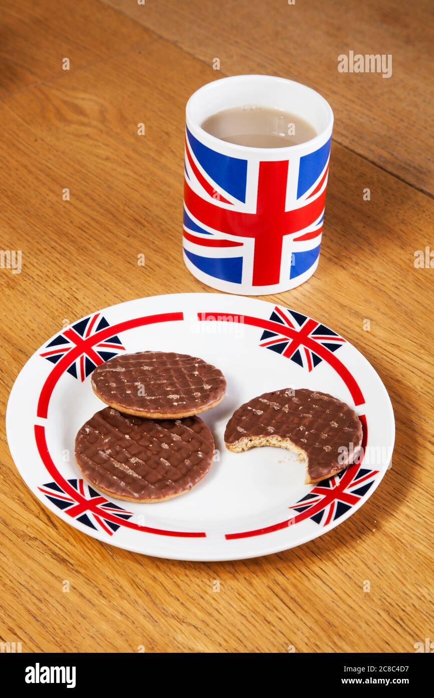 British Tea and Chocolate Biscuit break in office Stock Photo