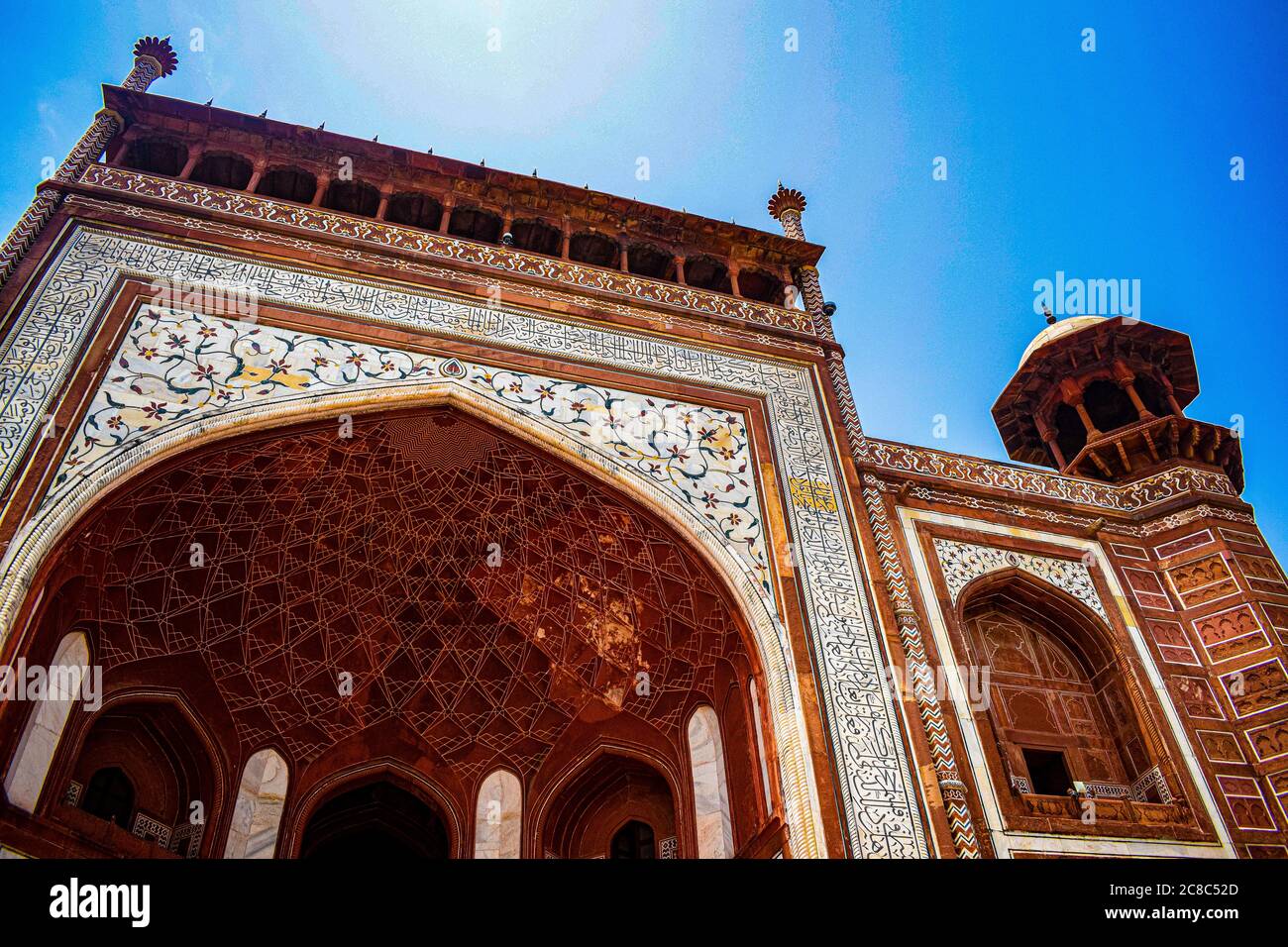 Architecture of entry gate and tomb inside for prayer at Taj Mahal. Taj ...