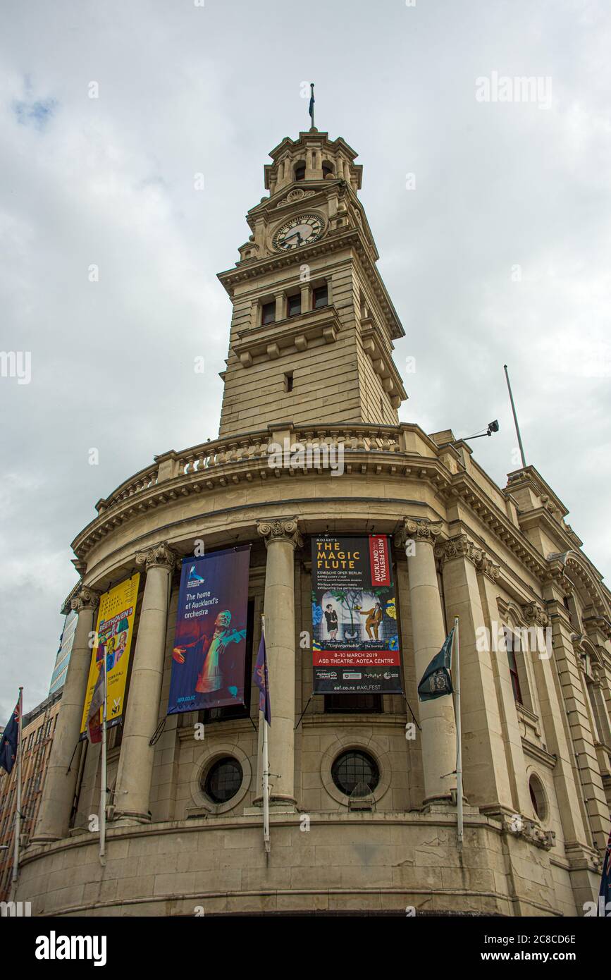 Auckland Town Hall building, and clock tower in Aotea Square, Queen Street Stock Photo Alamy