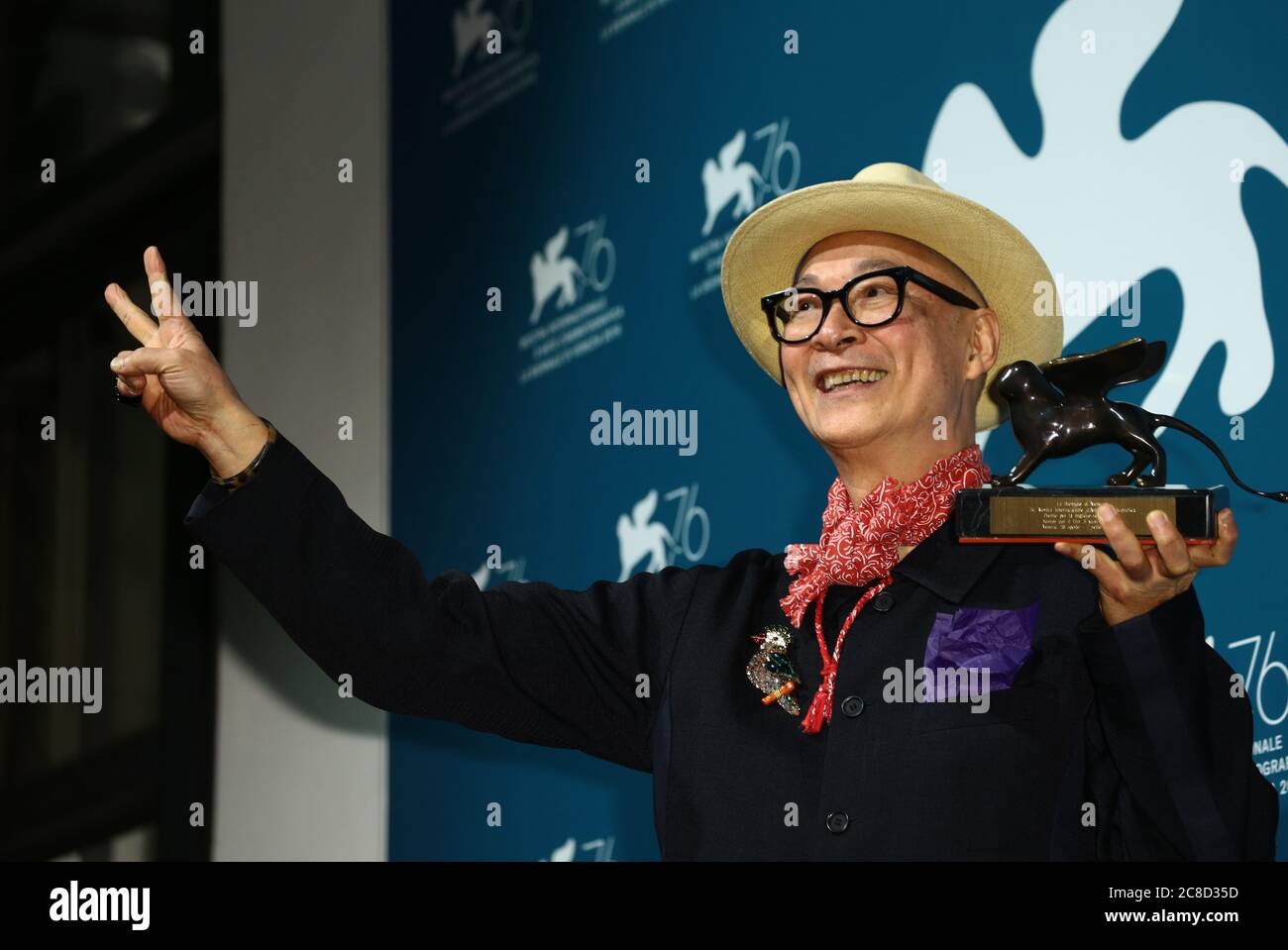 VENICE, ITALY - SEPTEMBER 07: Yonfan poses with the Award for Best