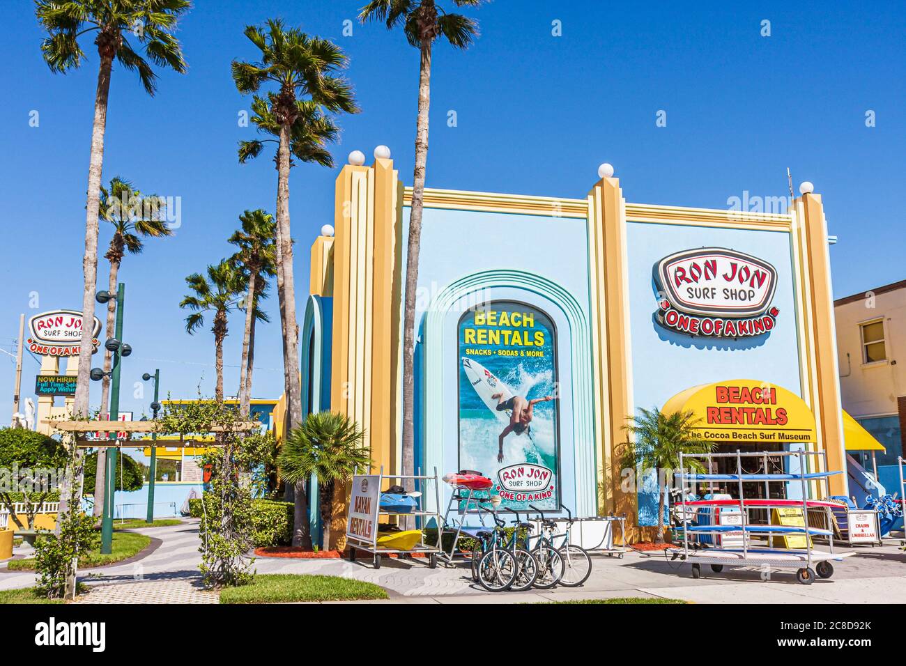 Surf shop exterior hi-res stock photography and images - Alamy
