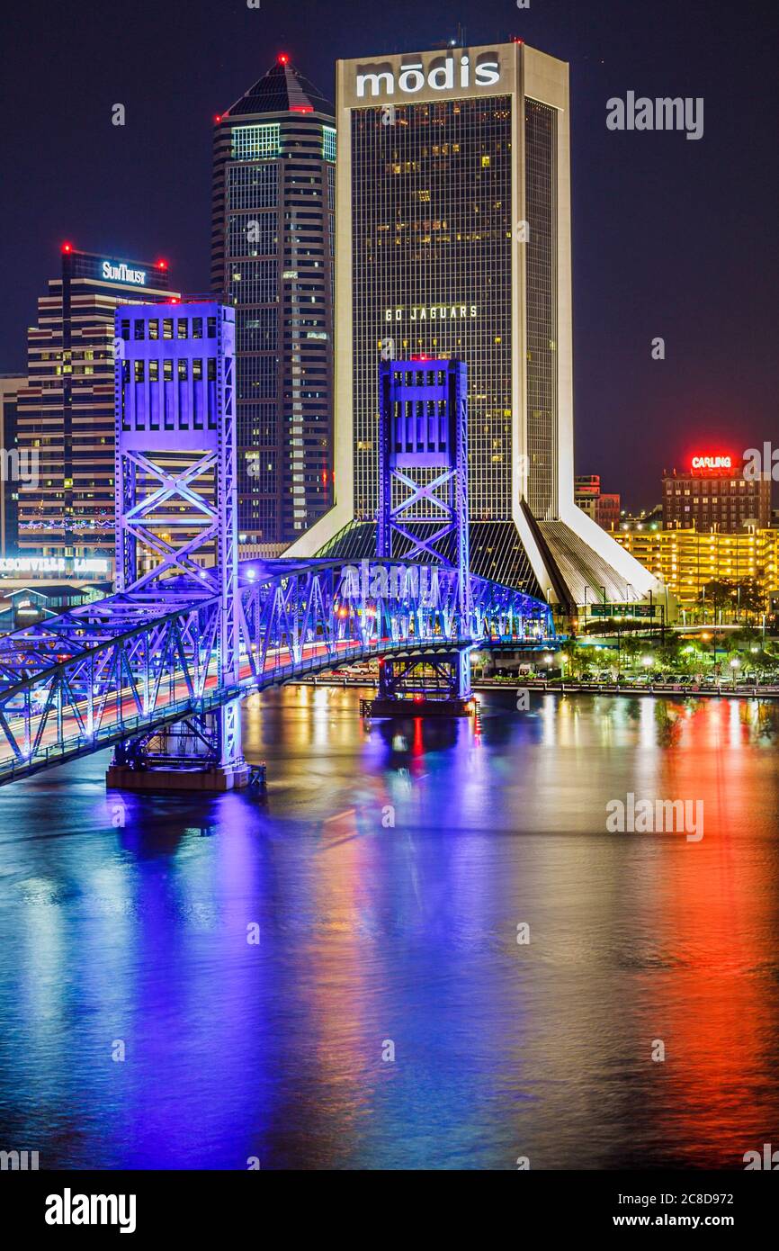 Nightlife vertical hires stock photography and images Alamy