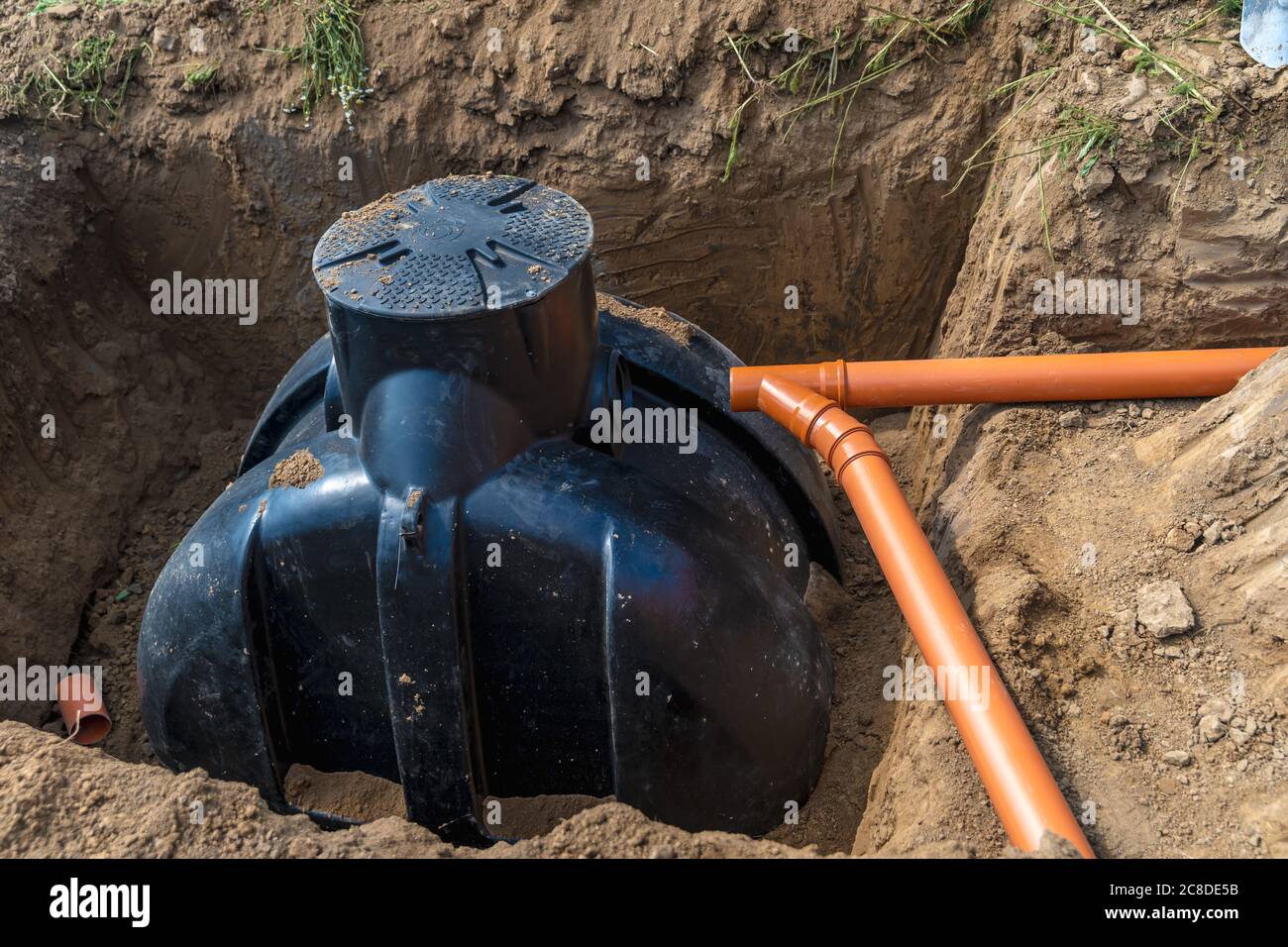 building a rainwater drainage to the collection container with the help ...