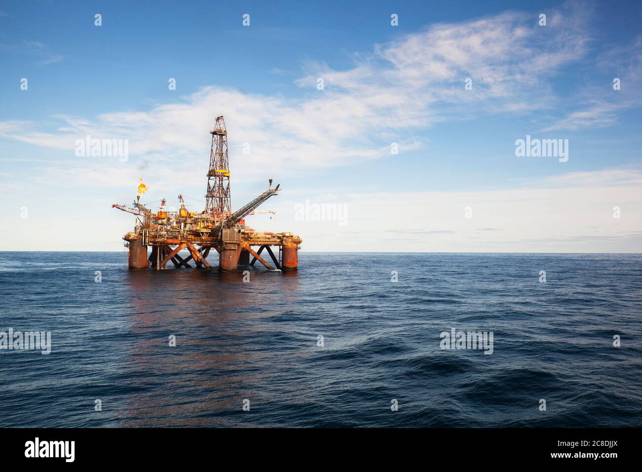 Offshore oil rig hi-res stock photography and images - Alamy