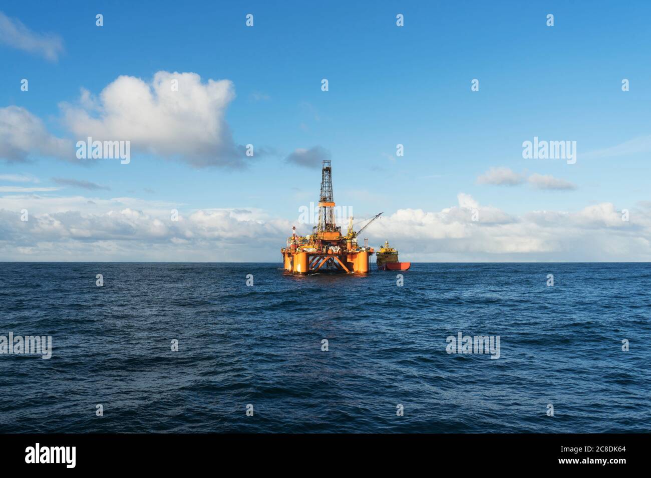 Drilling rig and supply ship Stock Photo - Alamy