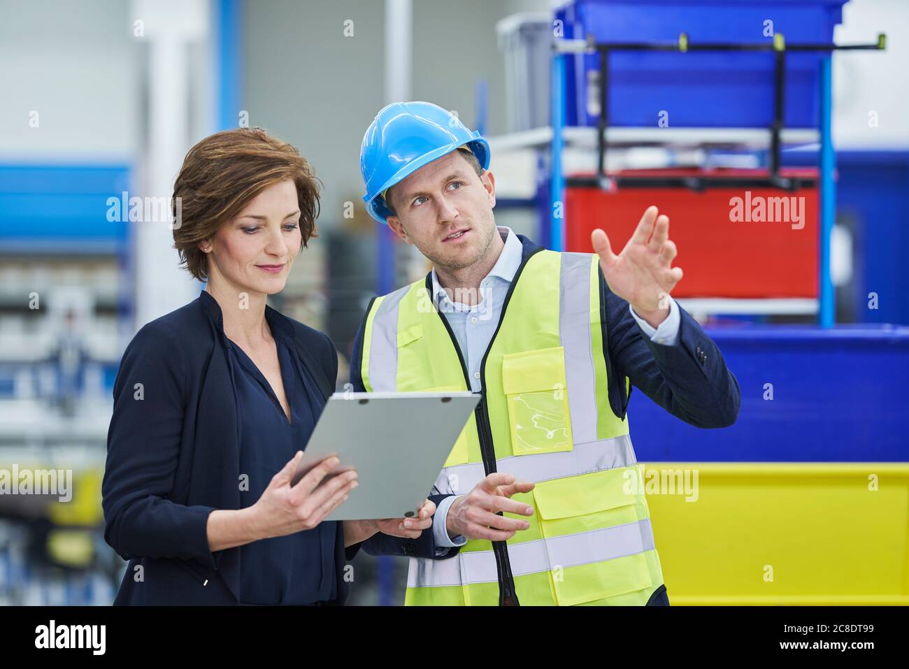 Factory supervisor talking hi-res stock photography and images - Alamy