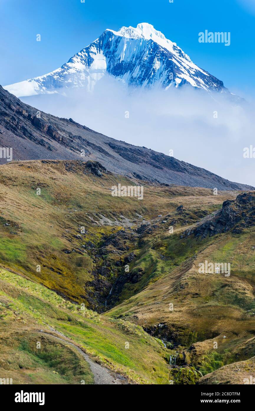 UK, South Georgia and South Sandwich Islands, Grytviken, Mountain peak shrouded in clouds Stock Photo