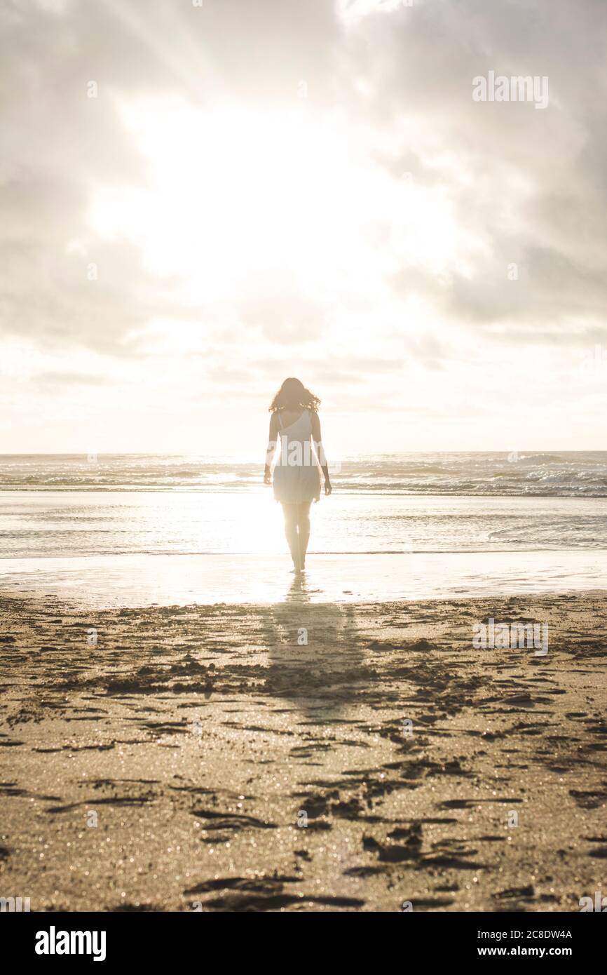 Woman walking away silhouette hi-res stock photography and images - Alamy