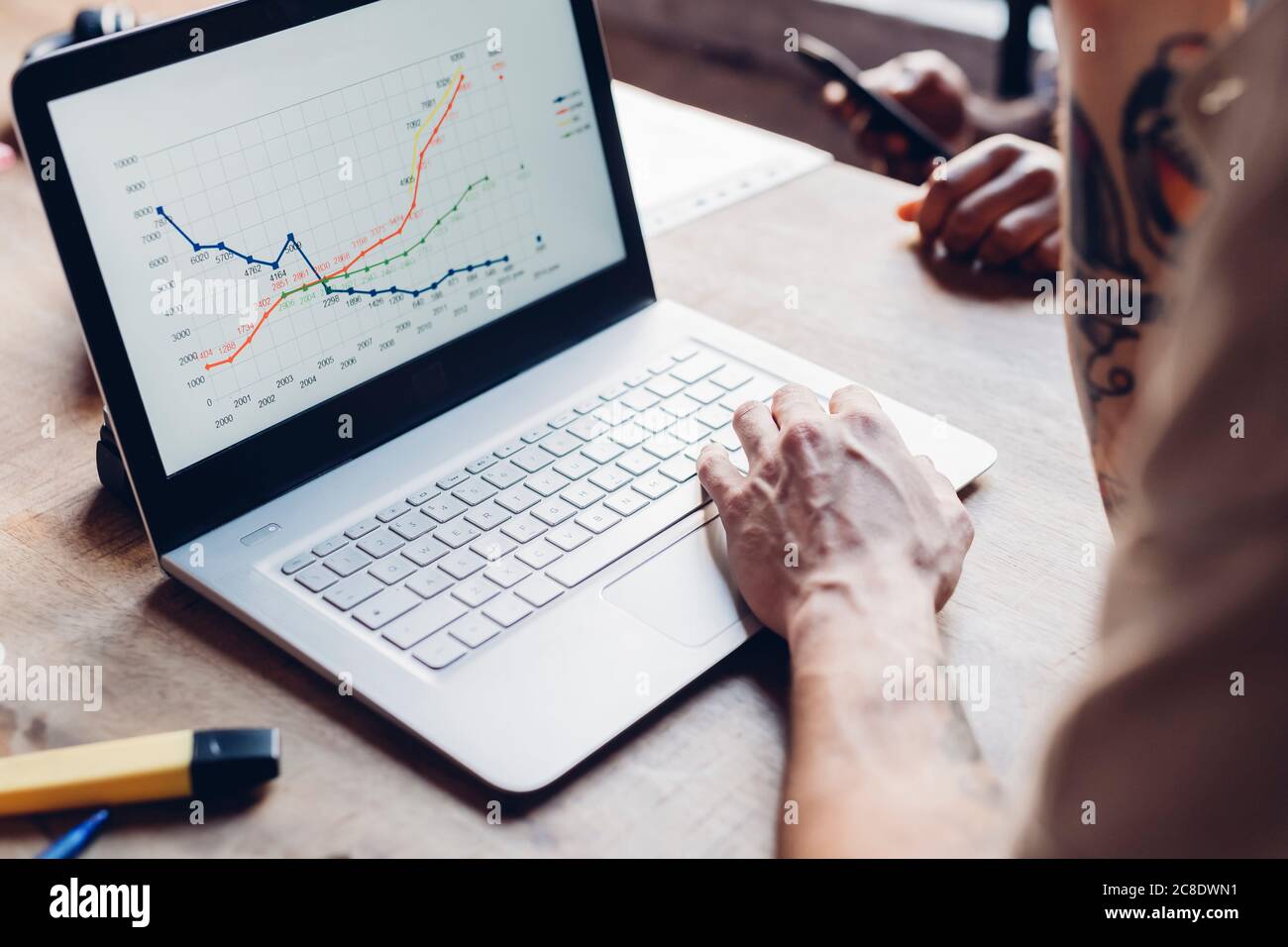Graph on monitor hi-res stock photography and images - Alamy