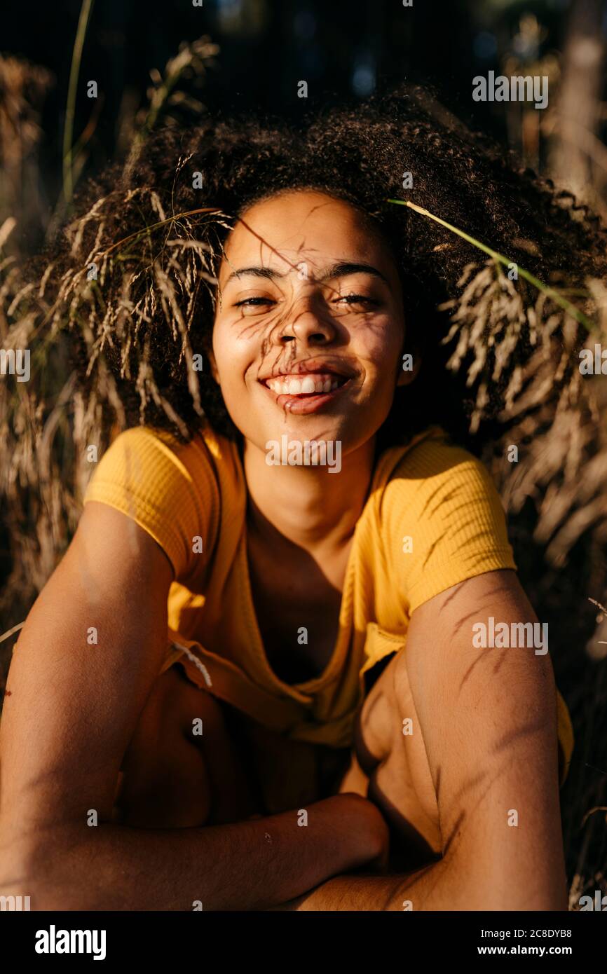 Afro american woman in dress hi-res stock photography and images - Alamy