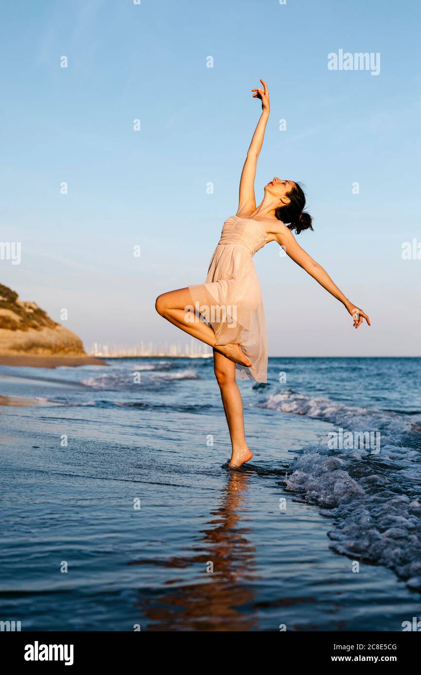 Ballerina dancing on water hi-res stock photography and images - Alamy