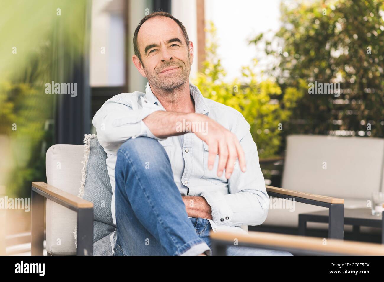 Man relaxed chair hi-res stock photography and images - Alamy