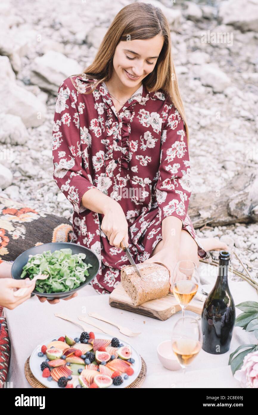 Two people sitting on picnic hi-res stock photography and images - Alamy