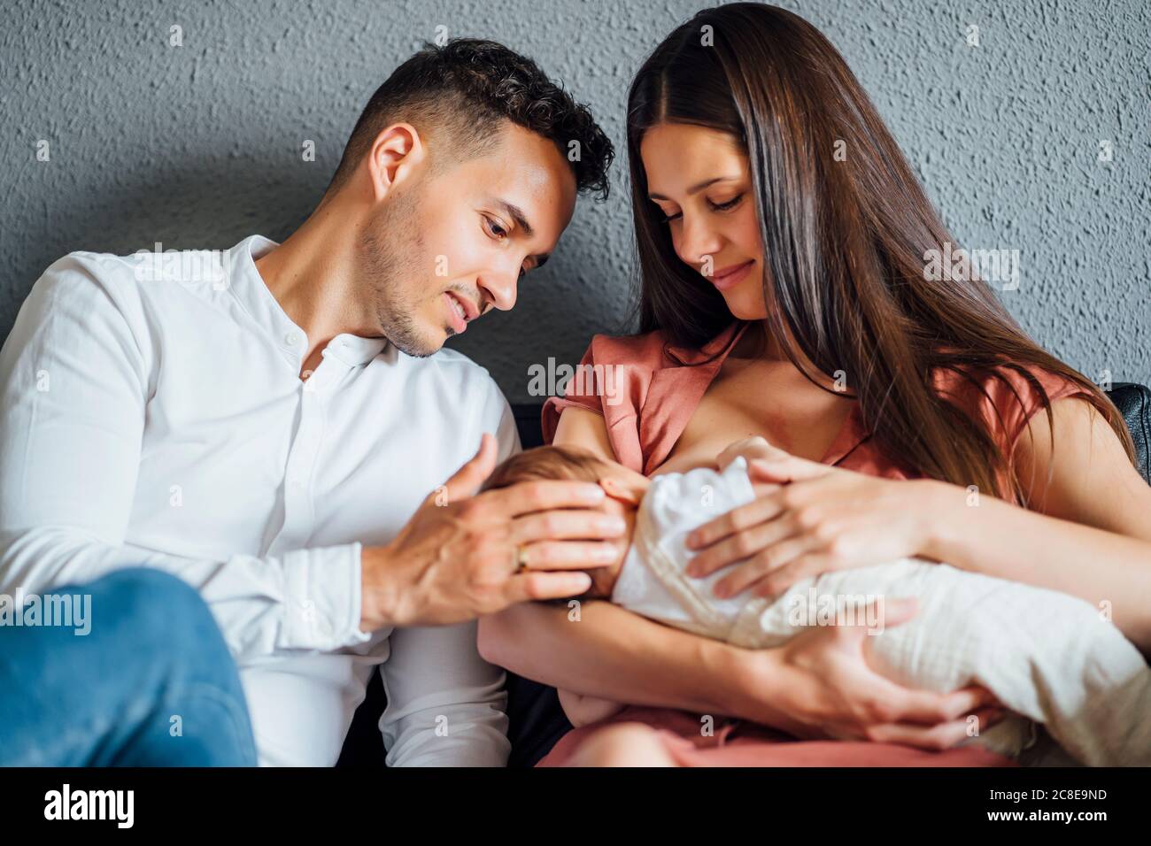 Breastfeeding mother father hi-res stock photography and images pic