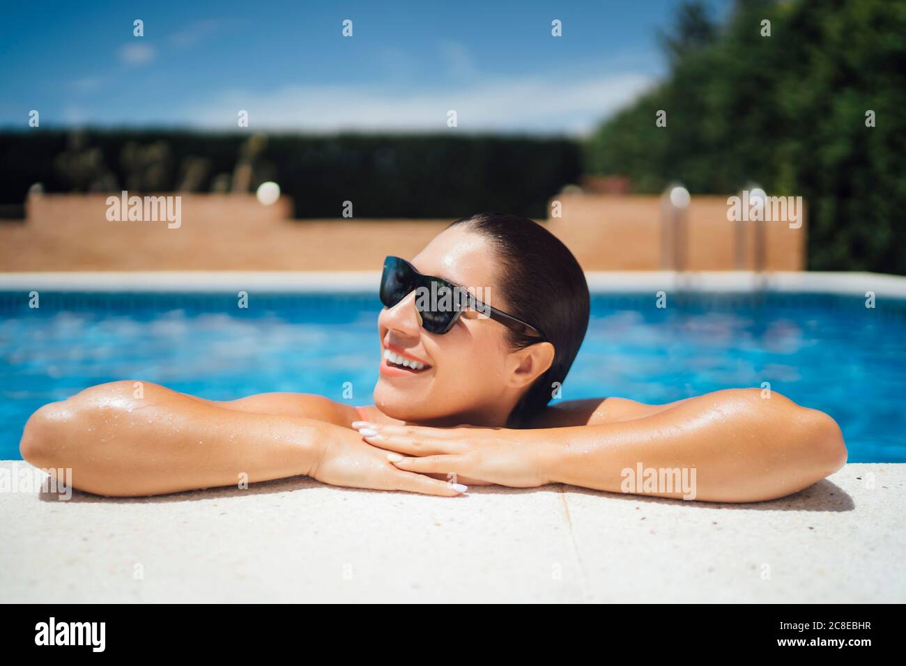 Beauty woman smile sunglasses hi-res stock photography and images - Alamy