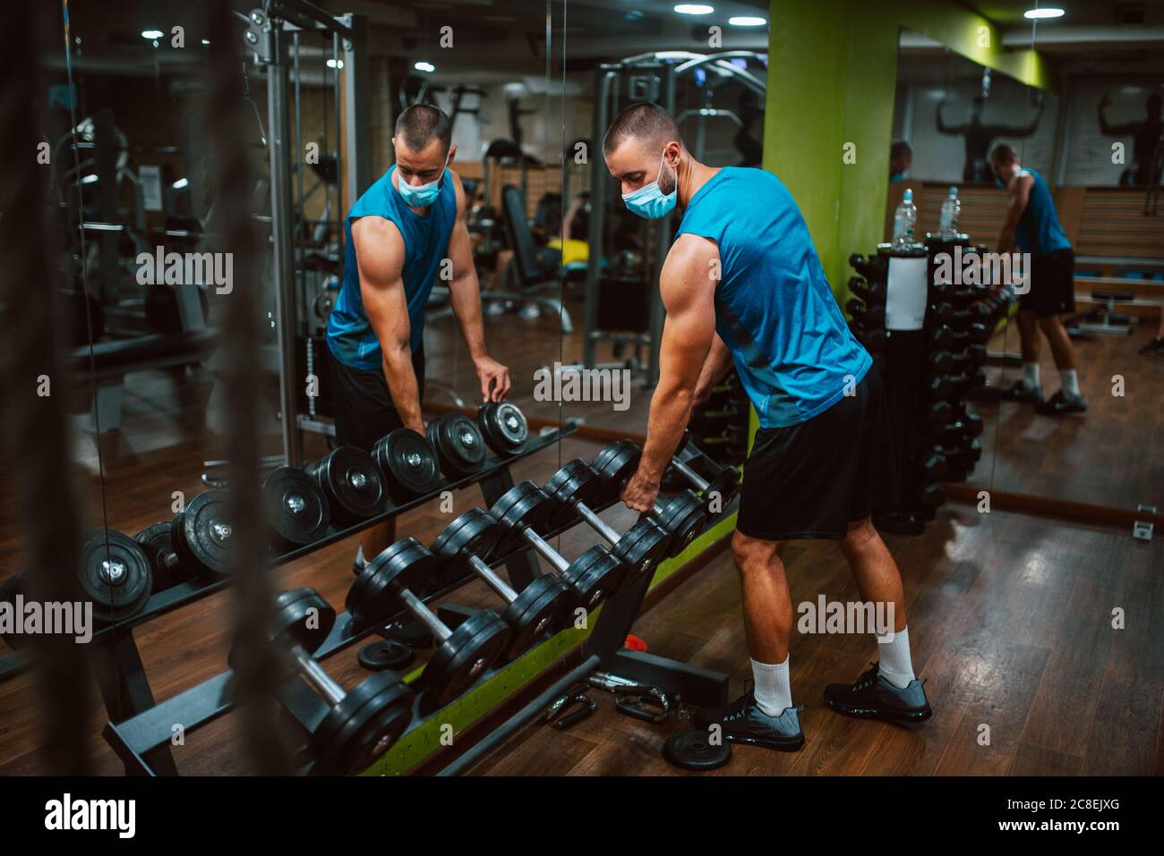 Male exercise mirror hi-res stock photography and images - Page 5 - Alamy