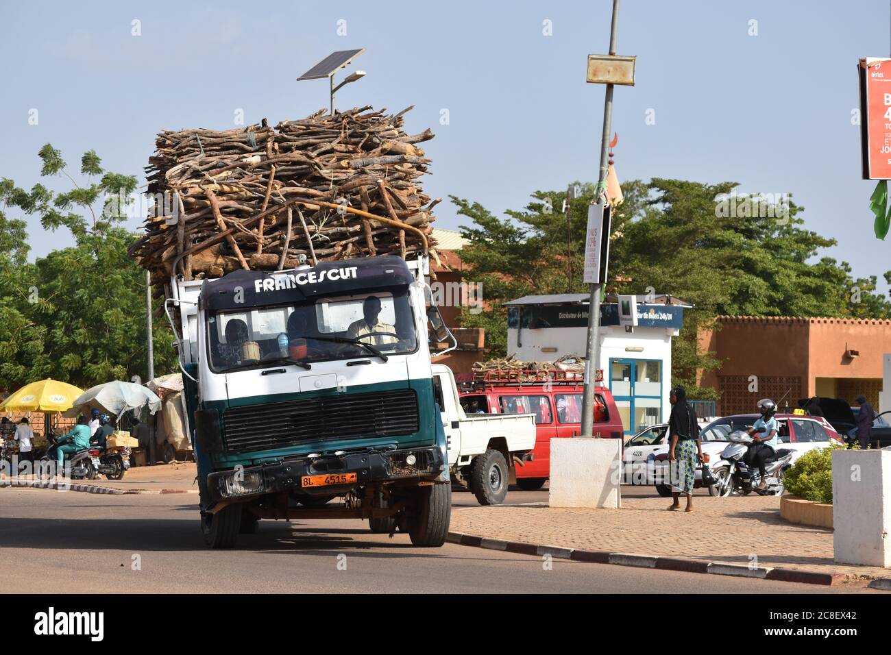 Truck overloaded with plastic containers - Stock Image - C047/7908 -  Science Photo Library