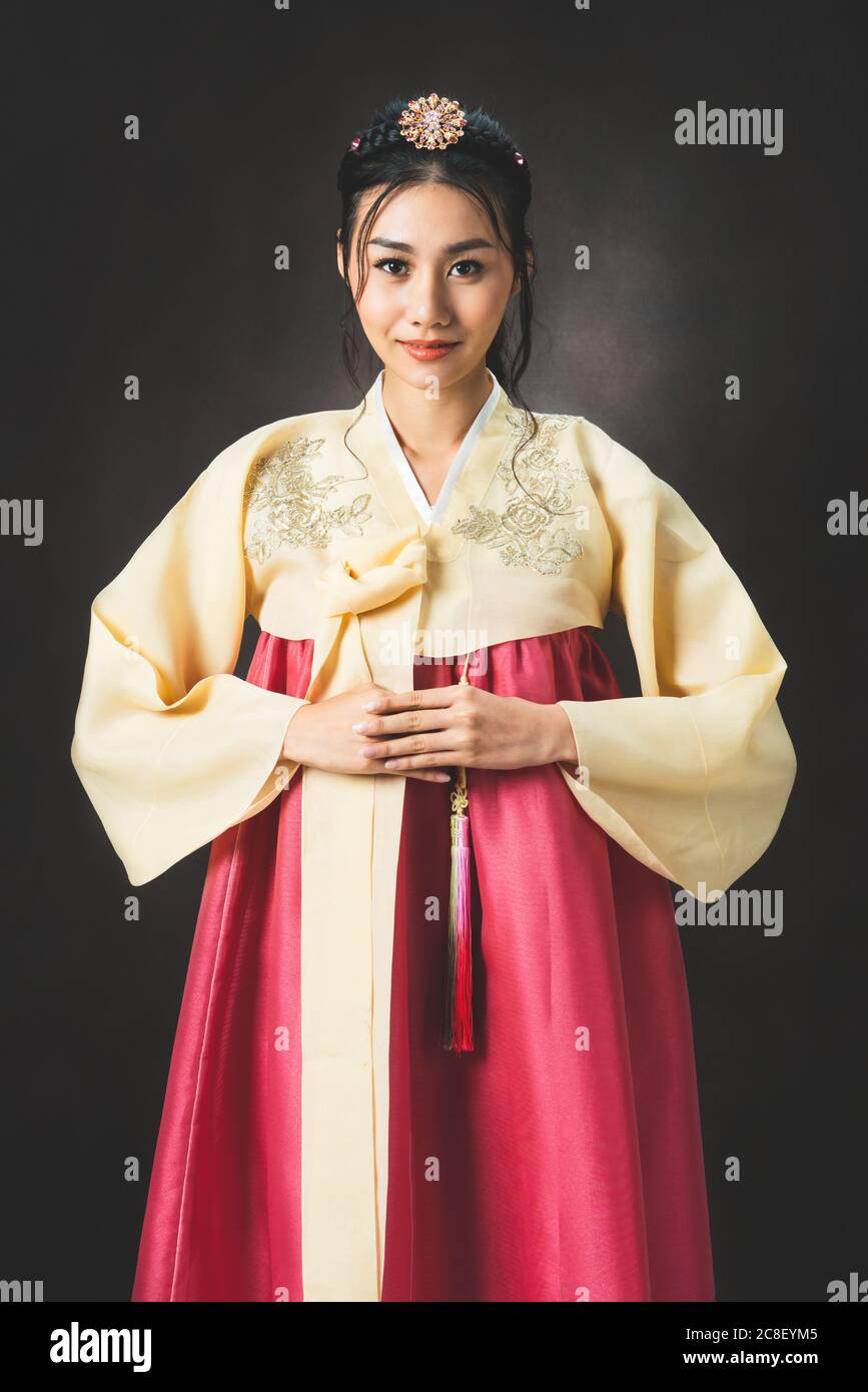 traditional korean dress (Hanbok Stock ...