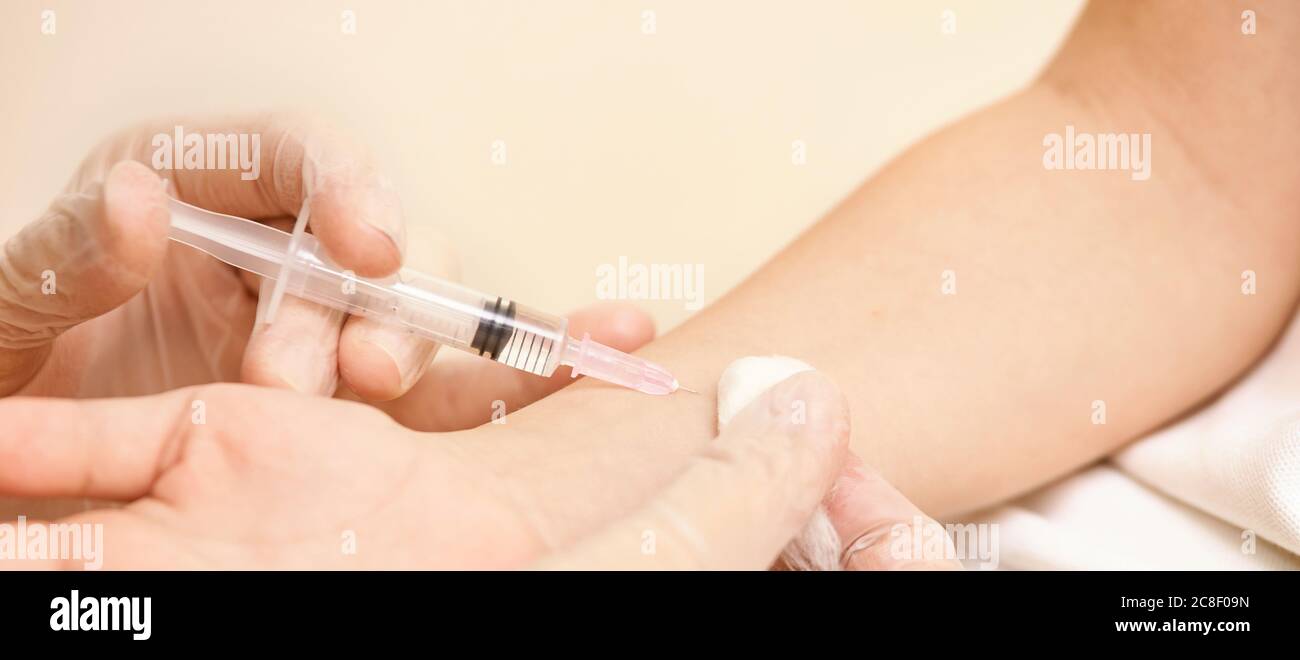 Doctor do injection to young girl. Kid immunization Stock Photo - Alamy